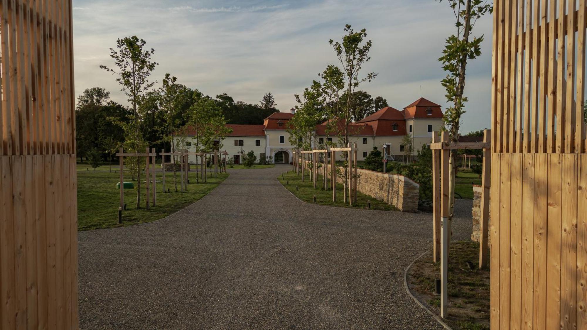 Ugron Castle Fiatfalva Cristuru Secuiesc ภายนอก รูปภาพ