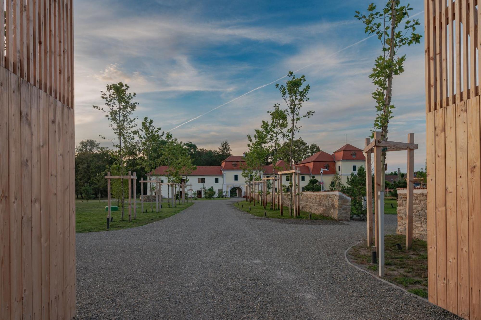 Ugron Castle Fiatfalva Cristuru Secuiesc ภายนอก รูปภาพ